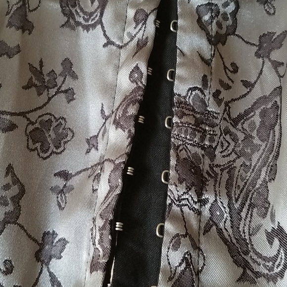 Blouses - Picture 4 of 7